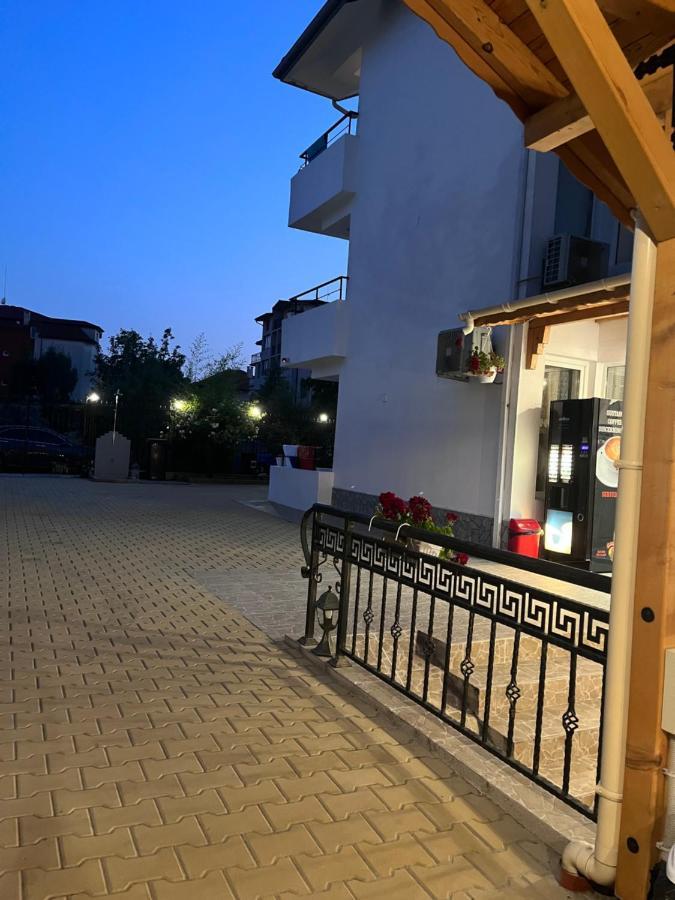 Къща за гости CANAVAN'S Равда Экстерьер фото